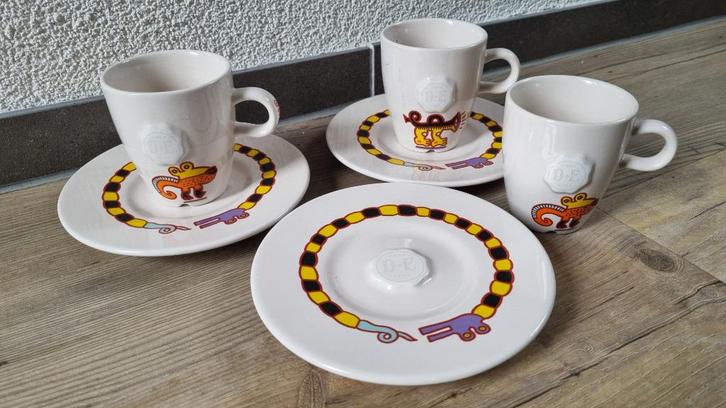 3x Douwe Egberts kop/schotel Clemens Briels/Nikolai Carels, Huis en Inrichting, Keuken | Servies, Zo goed als nieuw, Kop(pen) en/of Schotel(s)