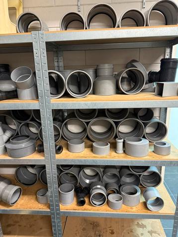Ca 60 PVC verbindingstukken vooral grote maten €25 beschikbaar voor biedingen