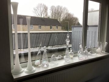 kristallen karaffen, glazen vazen, witte glazen siervazen beschikbaar voor biedingen