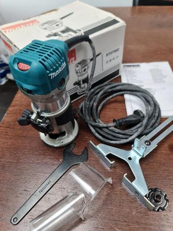 Makita RT0700C beschikbaar voor biedingen