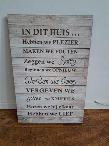 Houten tekst bord beschikbaar voor biedingen