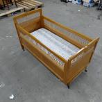 Vintage ledikantje met riet, Ophalen