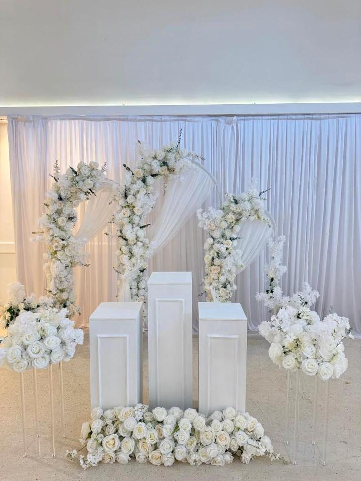 Decoratie backdrop "elegant white", Hobby en Vrije tijd, Feestartikelen | Verhuur, Nieuw, Valentijn of Romantisch, Ophalen