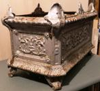 Gietijzeren antieke jardiniere ., Ophalen