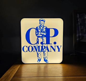 C.P. company logo lamp beschikbaar voor biedingen