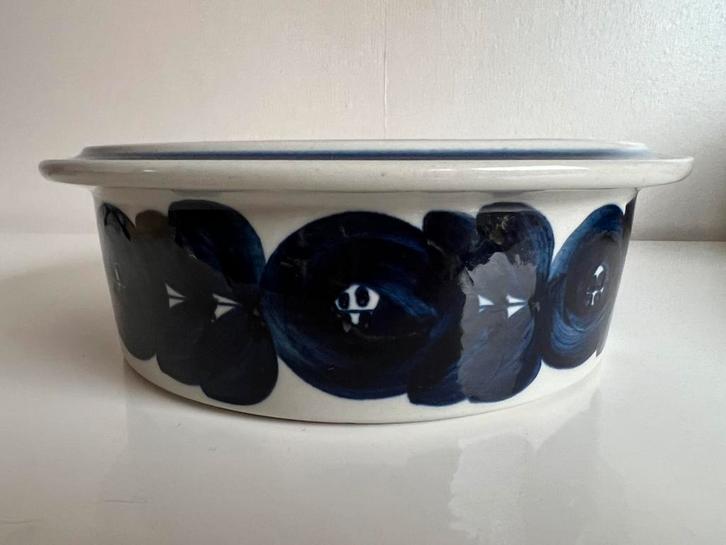 Vintage ARABIA Anemone Blue Grote Schaal Ulla Procope 70’s, Huis en Inrichting, Keuken | Servies, Zo goed als nieuw, Schaal of Schalen