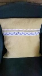 wollendeken kussen, Huis en Inrichting, Ophalen of Verzenden, Nieuw, Beige, Vierkant