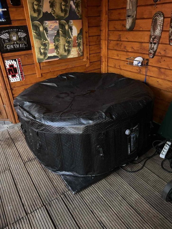 Jacuzzi Merk Arebos met ledverlichting, Tuin en Terras, Bubbelbaden en Hottubs, Zo goed als nieuw, Afdekzeil, Ophalen