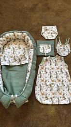 Babynestje voor pop met slaapzak luier slab en doekje pop, Ophalen of Verzenden, Nieuw, Babypop