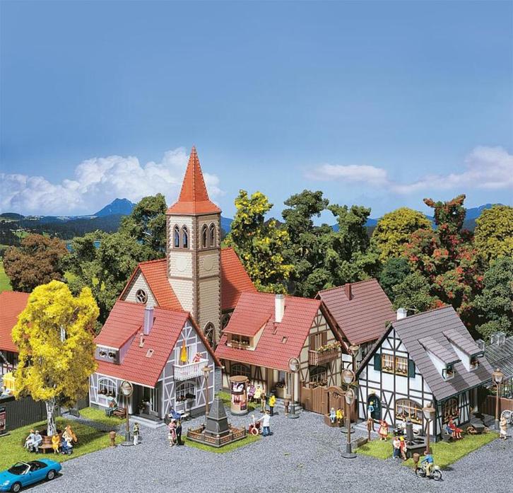 Faller: Dorpsplein attributen NIEUW, Hobby en Vrije tijd, Modeltreinen | N-Spoor, Nieuw, Brug, Tunnel of Gebouw, Gelijkstroom of Wisselstroom