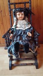 Antieke Grote Pop in Schommelstoel - Uniek Stuk Speelgoed!, Antiek en Kunst, Ophalen of Verzenden