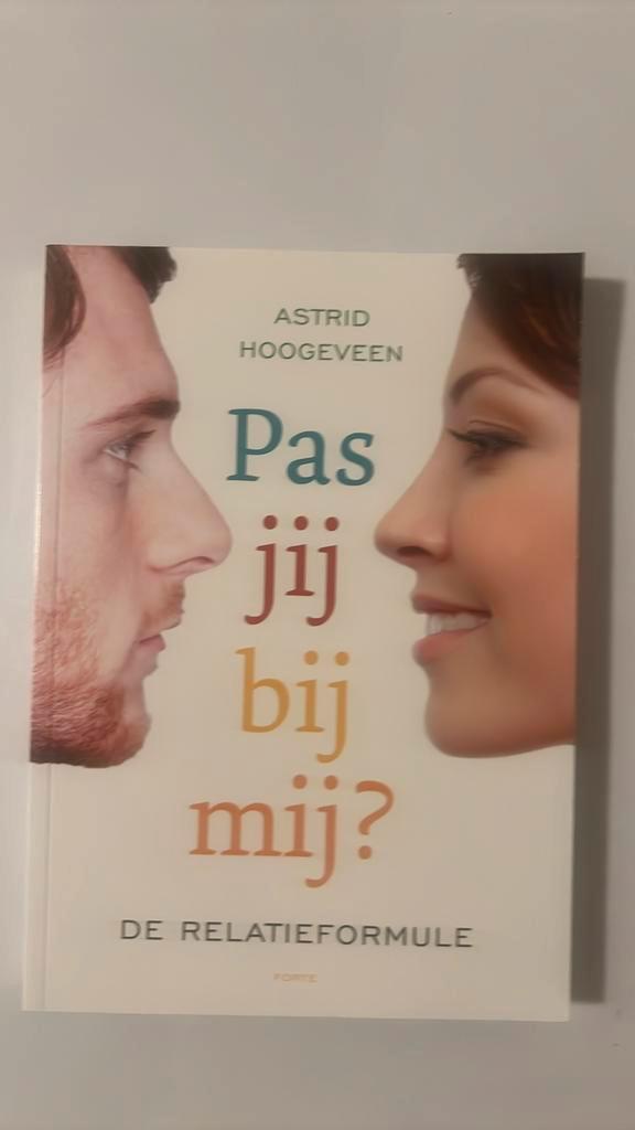 Astrid Hoogeveen - Pas jij bij mij?, Boeken, Psychologie, Zo goed als nieuw, Ophalen of Verzenden