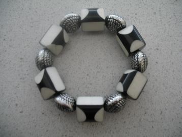 Kralen Armband -Black and White /Zilverkleurige Kralen beschikbaar voor biedingen