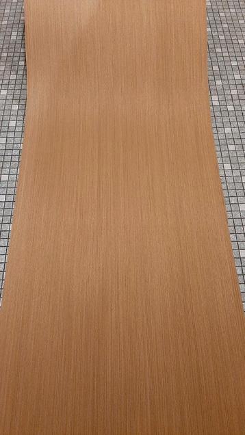 Prachtige grote Alpi teak fineervel(len); ca.256cm x 68,5cm 