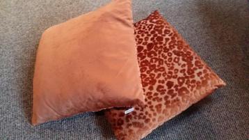 mooie nieuwe terra sierkussens met vlek motief 45 bij 45. beschikbaar voor biedingen