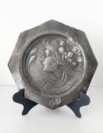 Art Nouveau~relief schaaltje, Antiek en Kunst, Antiek | Tin, Ophalen of Verzenden