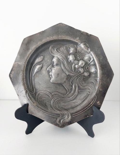 Art Nouveau~relief schaaltje, Antiek en Kunst, Antiek | Tin, Ophalen of Verzenden