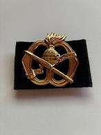 KCT Baret embleem met ringsluiting, Verzamelen, Verzenden, Landmacht, Nederland, Kleding of Schoenen