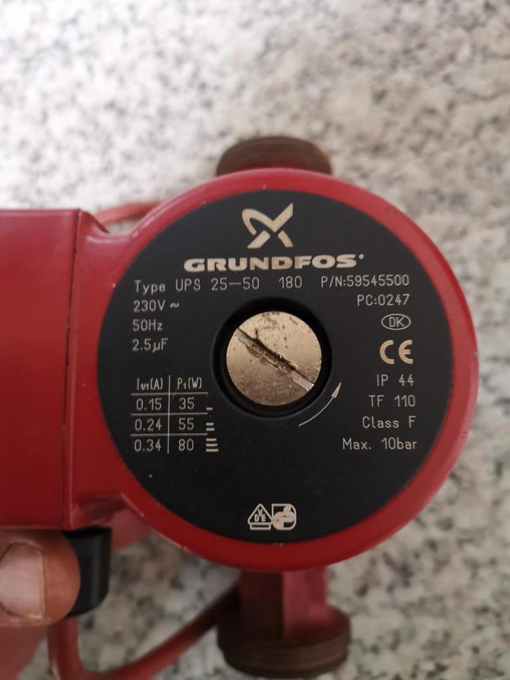 Grundfos UPS 25-50 180 circulatiepomp, Doe-het-zelf en Verbouw, Verwarming en Radiatoren, Gebruikt, Cv-ketel of Combi-ketel, Minder dan 200 watt