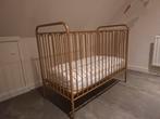 Gouden babybedje met matras, Kinderen en Baby's, Kinderkamer | Bedden, Ophalen of Verzenden, Zo goed als nieuw, Minder dan 140 cm