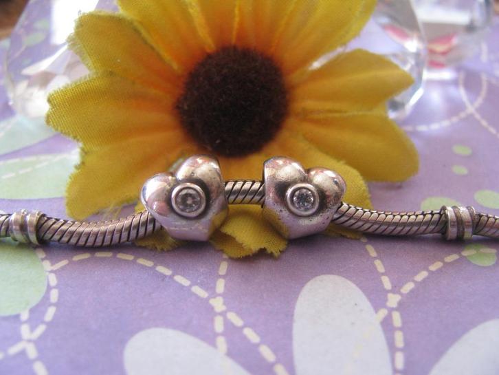 2 x Pandora bedel P319 = hart + zirkoniaas HELDER =, Sieraden, Tassen en Uiterlijk, Bedels, Zo goed als nieuw, Pandora, Zilver