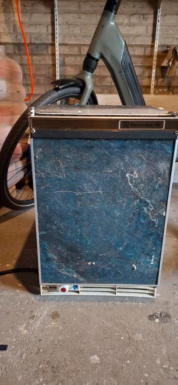 Koelkast 12v/ 220 /gas beschikbaar voor biedingen