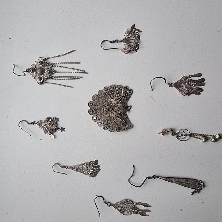 Partij zilveren oorbellen 925 en een broche, Sieraden, Tassen en Uiterlijk, Antieke sieraden, Broche, Zilver, Ophalen of Verzenden