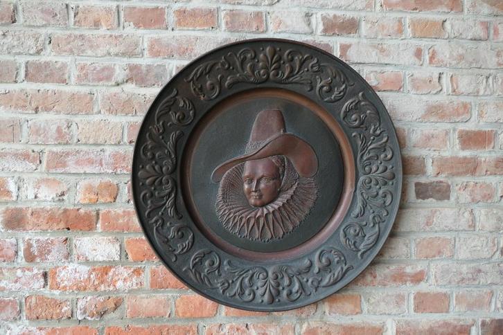 Vintage wandbord koper Isabella Brant zeer groot., Antiek en Kunst, Antiek | Wandborden en Tegels, Ophalen