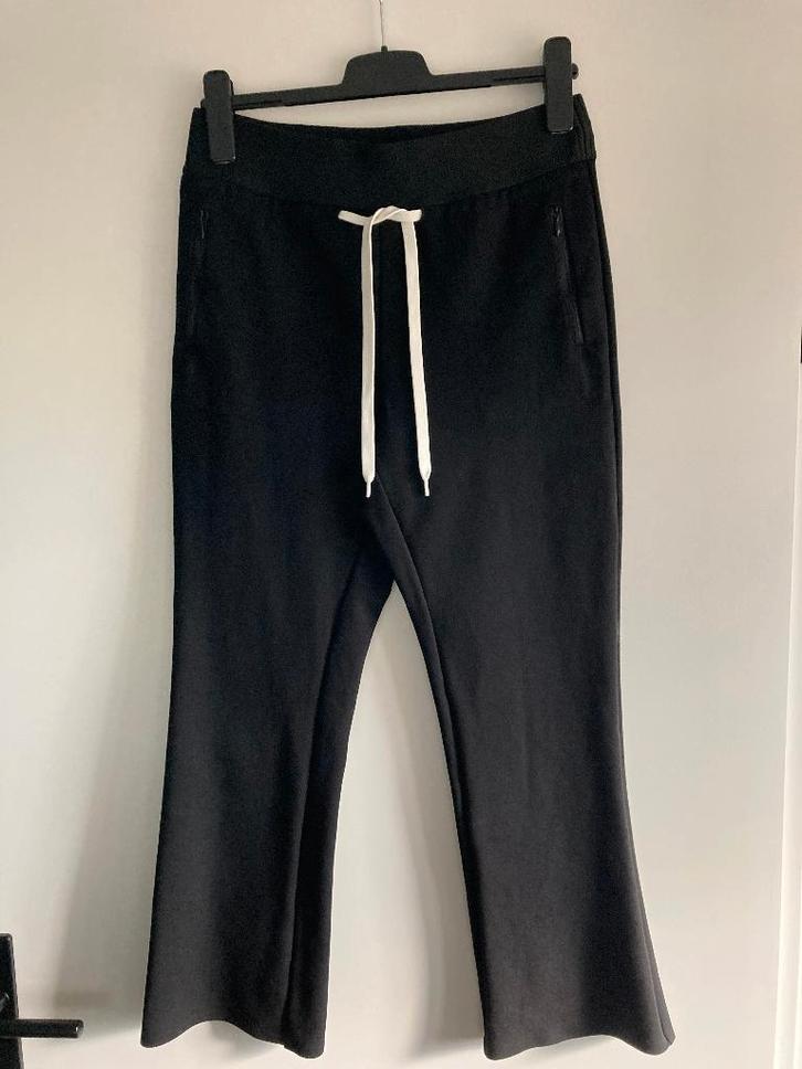 VANILIA BROEK ZWART maat 42, Kleding | Dames, Broeken en Pantalons, Gedragen, Maat 42/44 (L), Zwart, Driekwart, Ophalen of Verzenden