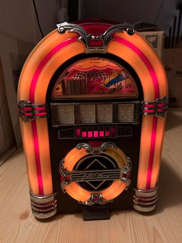 Vintage Jukebox met Radio & Cassette beschikbaar voor biedingen