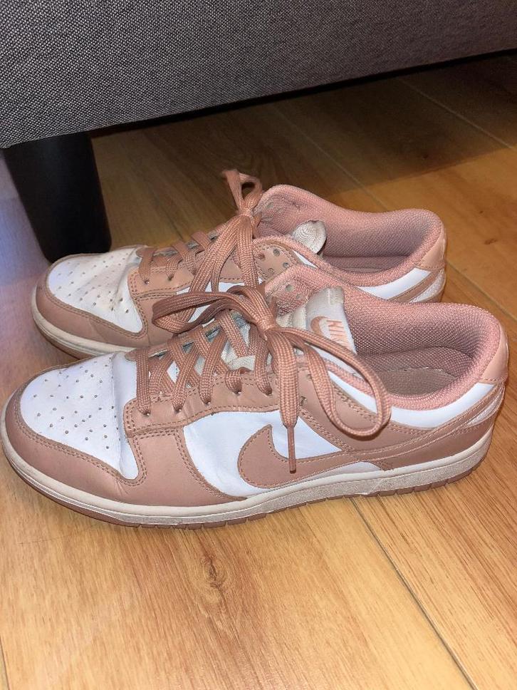 Nike dunks, Kleding | Dames, Schoenen, Zo goed als nieuw, Sneakers of Gympen, Roze, Ophalen of Verzenden