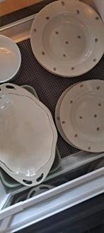6 grote eetborden net gouden rand, 4 kleinere en 2 schale n, Antiek en Kunst, Antiek | Servies compleet, Ophalen of Verzenden