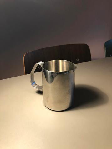 Melkbeker roestvrijstaal beschikbaar voor biedingen