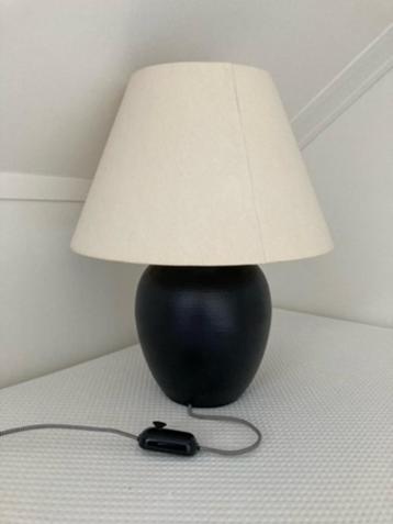 Tafel lamp beschikbaar voor biedingen