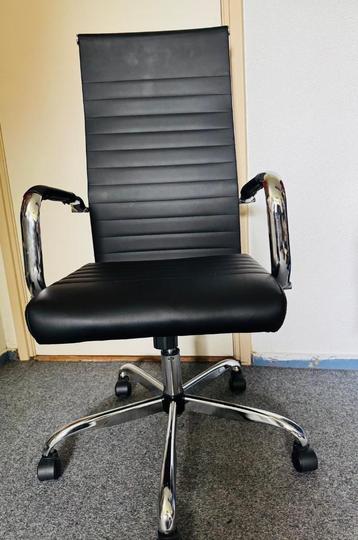 Mooie bureaustoel te koop beschikbaar voor biedingen