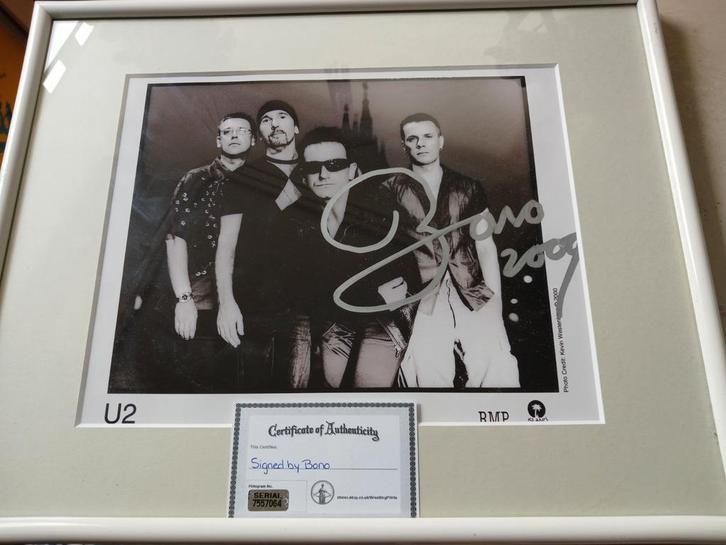 U2 Gesigneerde Promo Foto Island Records 2000, Verzamelen, Muziek, Artiesten en Beroemdheden, Zo goed als nieuw, Foto of Kaart