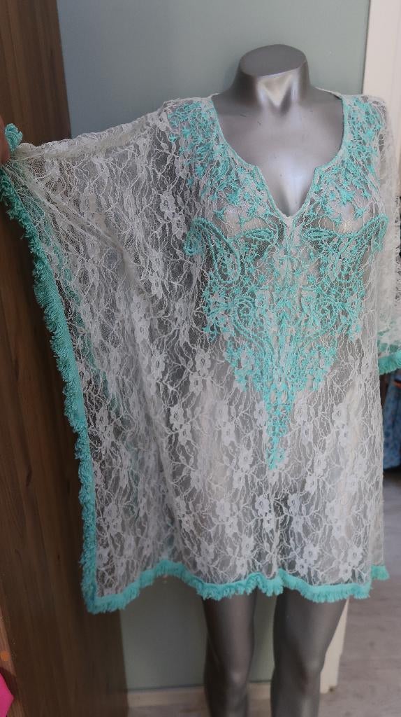 mooie wijde blouse wit turquise free size, Kleding | Dames, Blouses en Tunieken, Ophalen of Verzenden, Zo goed als nieuw, Maat 46/48 (XL) of groter