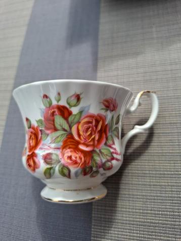Royal Albert Centennial Rose beschikbaar voor biedingen