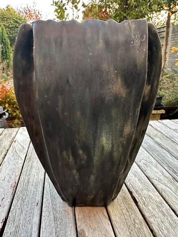 Handgemaakte keramieken vierkante vaas, vrije vorm  beschikbaar voor biedingen