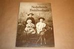 Nederlands Familiealbum - Leonard de Vries, Boeken, Ophalen of Verzenden, Zo goed als nieuw, Fotografen