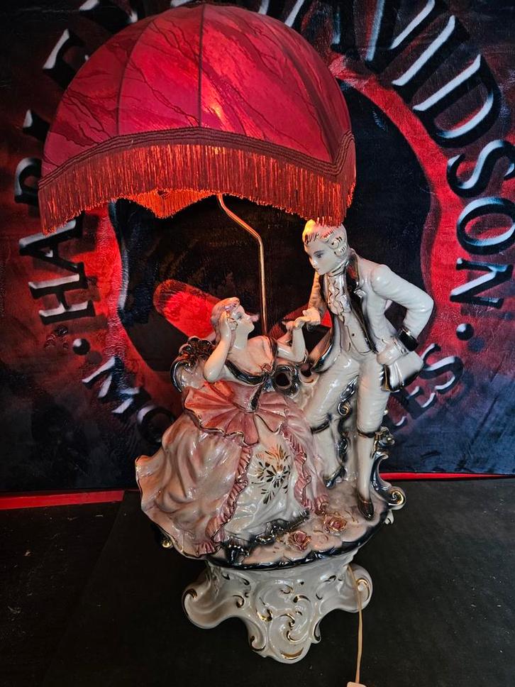 Capodimonte Porseleinen Lamp - Romantisch Stel, Huis en Inrichting, Lampen | Vloerlampen, Gebruikt, Minder dan 100 cm, Stof, Overige materialen