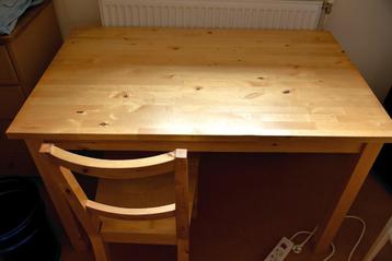 eettafel of studietafel beschikbaar voor biedingen