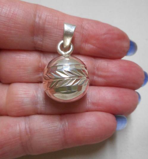 Zilveren mooi gedecoreerde tingelbol hanger nr.205, Sieraden, Tassen en Uiterlijk, Kettinghangers, Zo goed als nieuw, Zilver, Zilver
