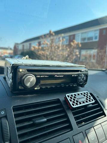 Pioneer radio beschikbaar voor biedingen