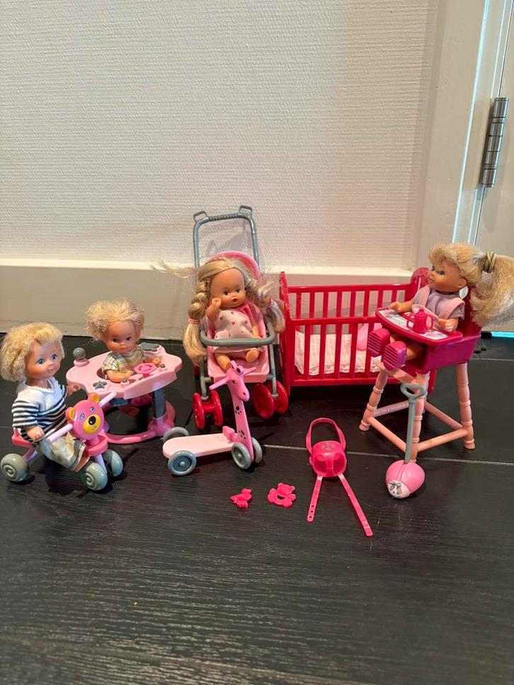 Barbie als tienermoeder, Kinderen en Baby's, Speelgoed | Poppen, Zo goed als nieuw, Barbie, Ophalen of Verzenden
