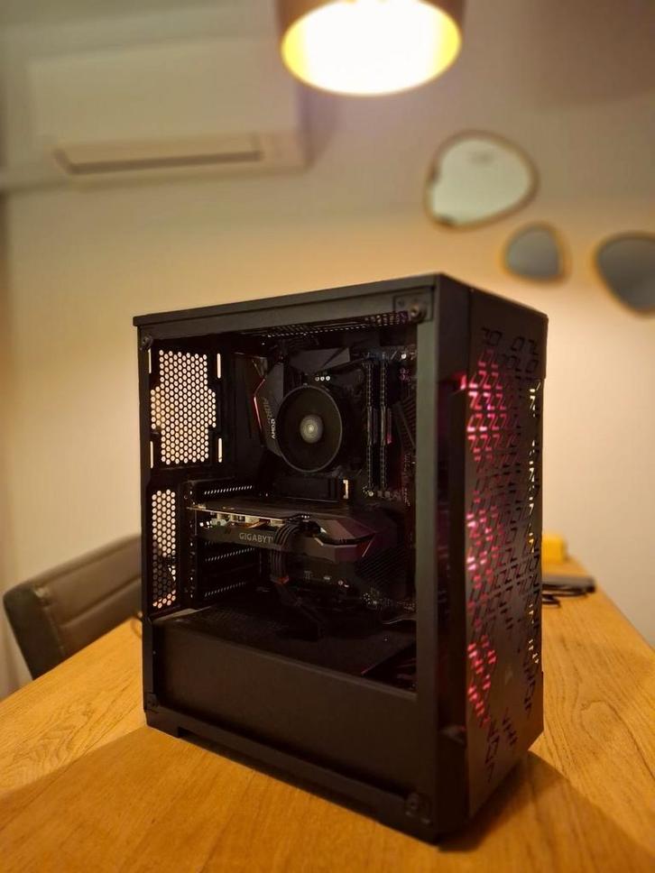 Mooie en Krachtige Zwarte RTX Gaming PC met Aanpasbare RGB, Computers en Software, Desktop Pc's, Gebruikt, 3 tot 4 Ghz, SSD, 16 GB