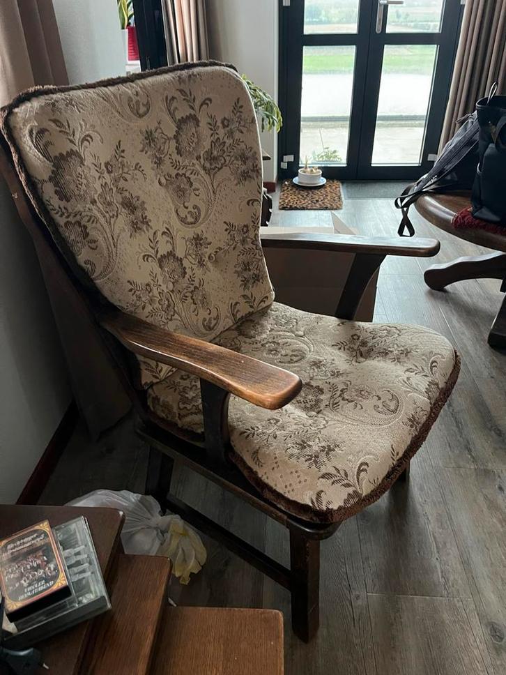 Vintage fauteuil met bloemmotief, Huis en Inrichting, Fauteuils, Gebruikt, Hout, 50 tot 75 cm, Minder dan 75 cm, Ophalen