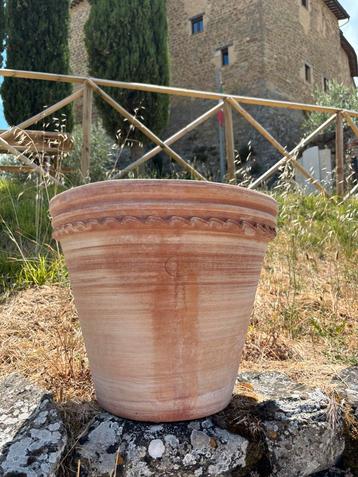 Handgemaakte Italiaanse Terracotta pot - Montefalco beschikbaar voor biedingen