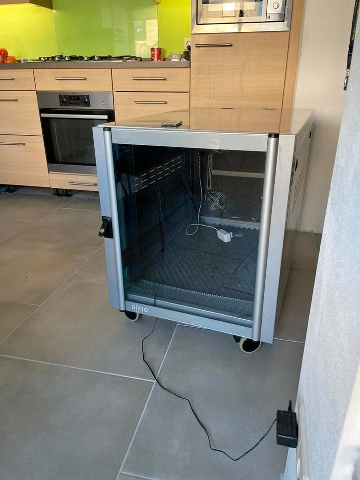 Aiino serverkast met licht en ventilatoren, Computers en Software, Serverkasten, Gebruikt, Glas, Plaatstaal, Ophalen