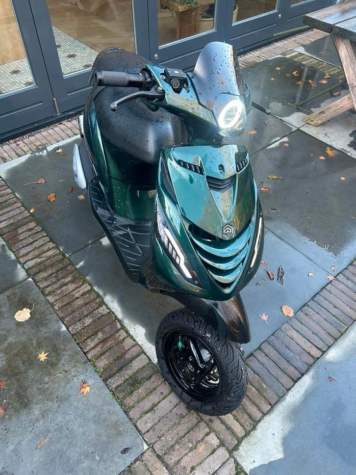 Piaggio zip 70cc malossi 2005, Fietsen en Brommers, Snorfietsen en Snorscooters, Zo goed als nieuw, Piaggio, Tweetakt, Ophalen of Verzenden